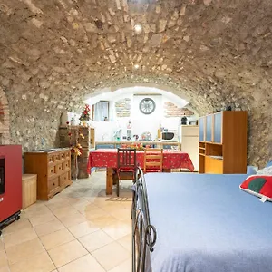  Apartment La Taverna Da Irene